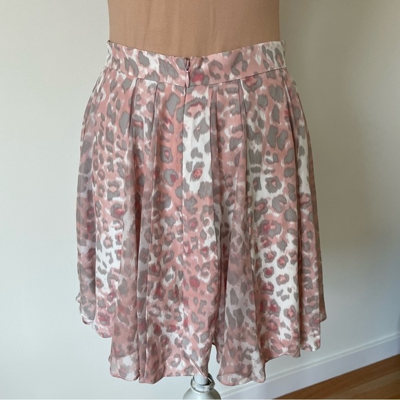 Parker Pink Multi Cougar Leopard Print Silk Pleated Mini PA061901CH Size 2 - Picture 3 of 9